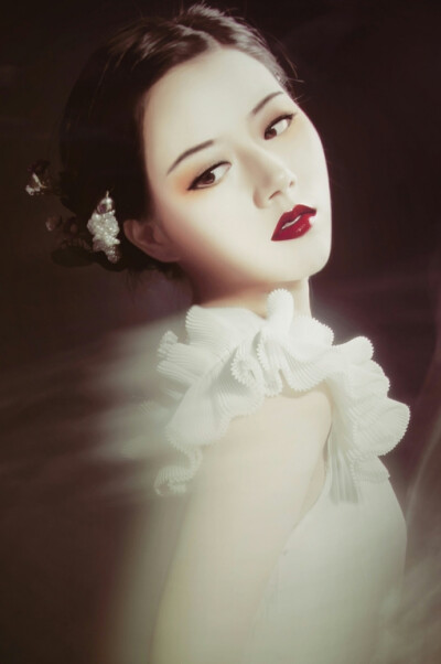 你会放下自己所有的事情做他的影子,你会心疼他每一个情绪,他笑你比他还开心他哭你会恨自己没有三头六臂保护好他, 你变成蘑菇,变成男人,变成大力神,变成史蒂奇,从此世界变得渺小,只有他是天.