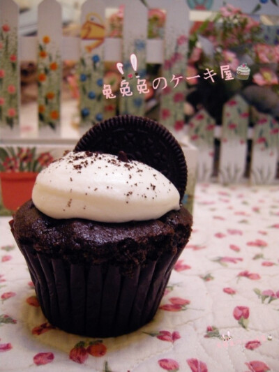 掌中挚爱cupcake：新奇奥利奥口味 18元（cream cheese）新店开张，优惠活动，买7送1，买10送2，更多口味陆续推出，敬请期待\(≧▽≦)/ （采用优质香港面粉，新西兰黄油，瑞士梵豪登苦甜巧克力，法国进口奶油，新西兰…