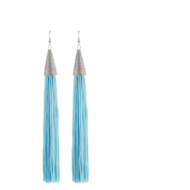 流苏耳环，拉长脖子的线条，显得女人味十足。 Eddie Borgo Cone tassel earrings, $440