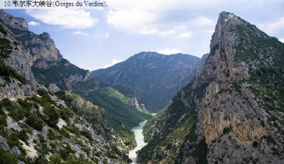 10、韦尔东大峡谷(Gorges du Verdon) 这个深深的悬崖峡谷位于普罗旺斯地区，在这里你会看到碧蓝的海水、无与伦比的美景和丰富的野生动植物。从法国里维埃拉就可以到达，怪不得吸引了很多的游客。这个国家公园是最…