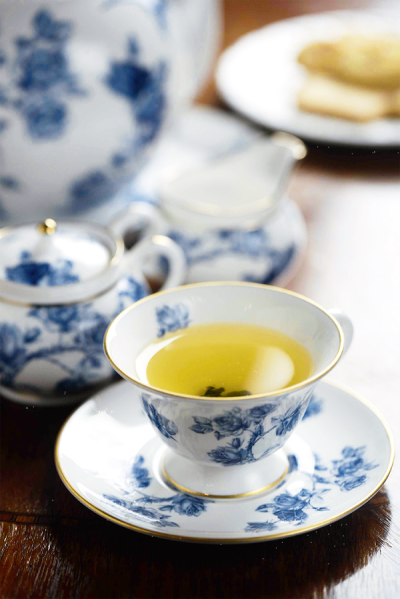 【阿萨姆红茶】印度的阿萨姆红茶也是被红茶爱好者奉为上品的好茶，那里有着强烈的日照和充沛的雨水，使得茶叶的味道和性格也如当地的自然气候般味道浓烈，给人感觉清透且鲜亮。阿萨姆红茶的口感顺畅，不苦涩，并有着…