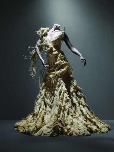 亚历山大·麦昆（AlexanderMcQueen）经典作品回顾