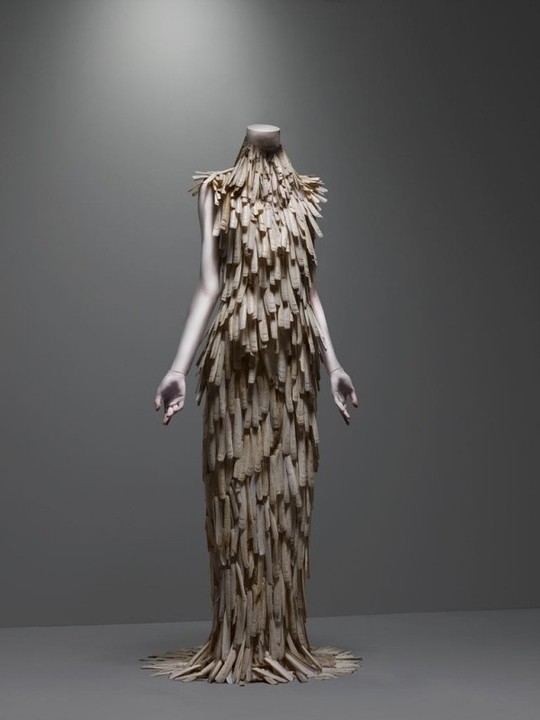 亚历山大·麦昆（AlexanderMcQueen）经典作品回顾