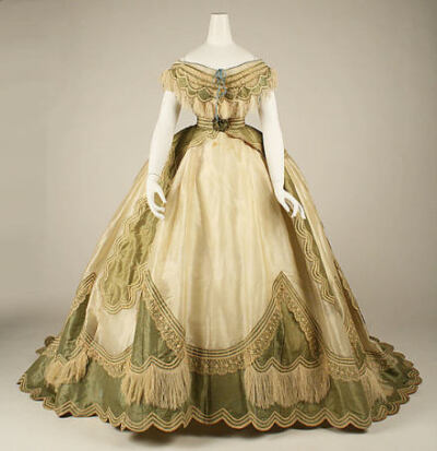 维多利亚时期，纱的感觉好棒！！颜色也好棒