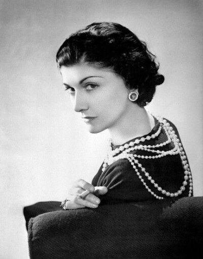 Coco Chanel:有些人认为奢侈品与贫穷是相对立的。事实并非如此。这是它只是和粗俗相对立。