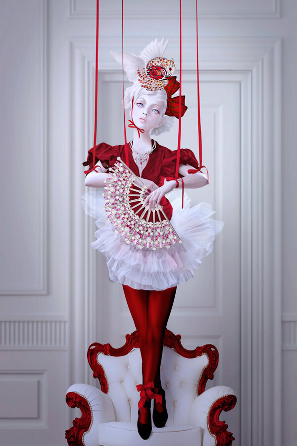 Natalie Shau，立陶宛的混合媒体的艺术家和摄影师，这是她为珠宝类杂志所做的精美插图 ，她对时装和人像摄影以及数码插图和摄影艺术有着浓厚的兴趣。