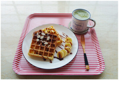 香蕉waffle，抹茶牛奶