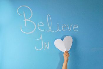 【壁纸~蓝】Believe In Love，在爱这种感情中，信任可谓是感情的支架，因为互相信任，这种感情才能长久、坚固。