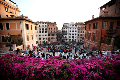 2013年。春日。罗马。铺满鲜花的西班牙广场。