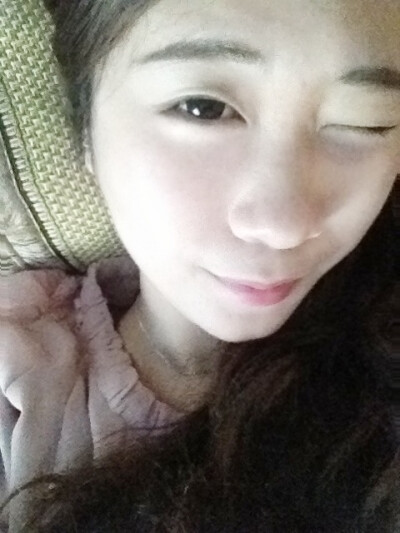 我一直纠结要不要一刀变成双眼皮，内双有些苦恼