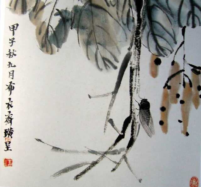 《皂荚秋蝉》，1924年画。花青、赭石、淡墨的皂荚叶子，不见一丝渣滓，叶子上微微的些许黄色，隐含着花青和淡墨的黄，甚至会觉出皂荚叶子在这秋天竟然会有些宜人的丰腴。这丰腴，其实是为了落尽了叶子的那一枝的涩。没有这涩，蝉声的吱吱只在润处，就少了些懶怠味道了。生了皂荚的细枝，似乎是因稍浓的墨，而润润地结了皂荚，五只皂荚，高低悬着，那一个个墨点，隐隐生在皂荚里，似女子的初孕，惹人爱怜。