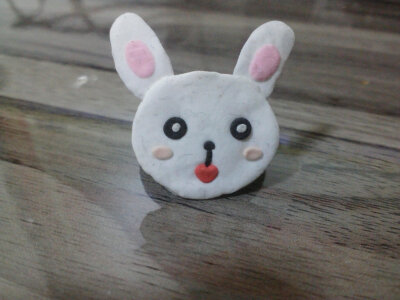 自己都嫌弃的兔子戒指