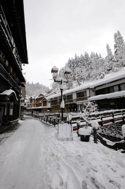 千与千寻汤屋原型【银山温泉】 原址：http://vdisk.weibo.com/s/nG6Bz/1358681415