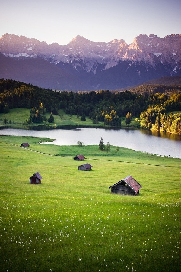 德国， 巴伐利亚州，卡尔文德尔山脉的清晨时光