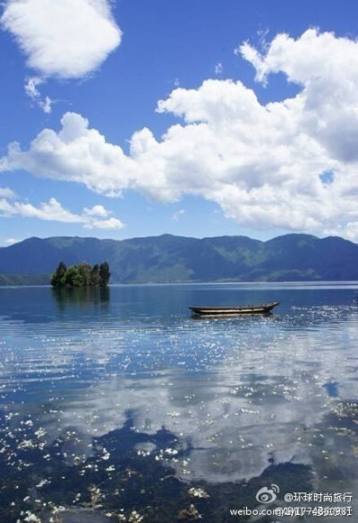 【中国的爱琴海——泸沽湖 】位于四川和云南交界处，素有“东方第一奇景”的美称。