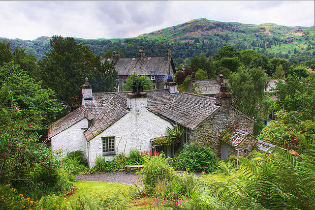 鸽舍位于湖区中部的格拉斯米尔镇(Grasmere)，是湖区最著名的人文景观之一，华兹华斯在这里写下了他早期的大量诗篇，并开创了浪漫主义运动。房间展示了华兹华斯在格拉斯米尔的生活。隔壁的博物馆珍藏着大量的手稿和信件。