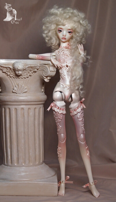 AE Dentelle doll