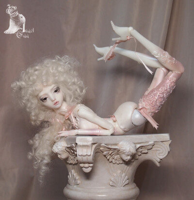 AE Dentelle doll