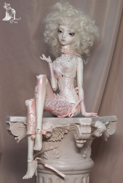 AE Dentelle doll