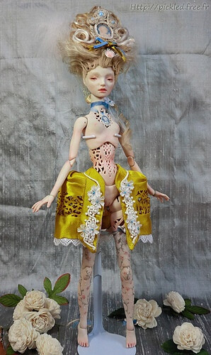 `Cameo` - A one of a kind, 35cm, fine porcelain marmite-sue ball jointed doll