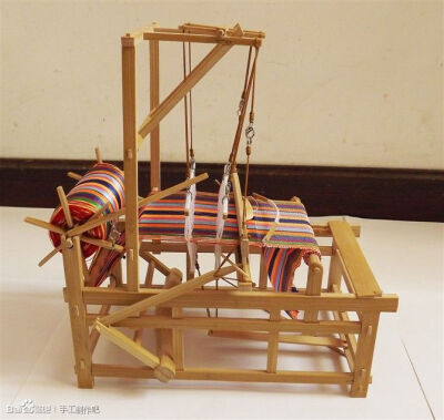 迷你老式织布机 真的可以织布 我不知道哪里可以买，真心想要一个【然】