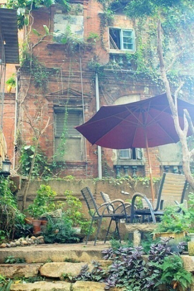 阳光暖一点，再暖一点，日子慢一些，再慢一些。