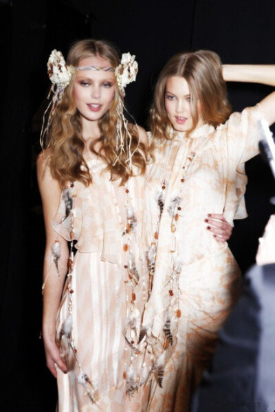 Frida Gustavsson &amp;amp; Lindsey Wixson.jpg