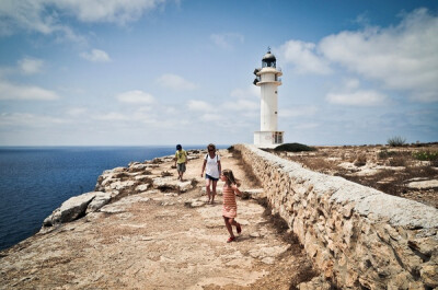 你要相信，这世界总有一个人愿做你的灯塔。