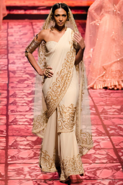 Suneet Varma, “The Golden Bracelet”, 2013年印度婚纱时装周