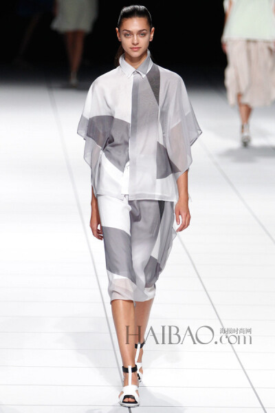 三宅一生 (Issey Miyake) 2014春夏女装秀