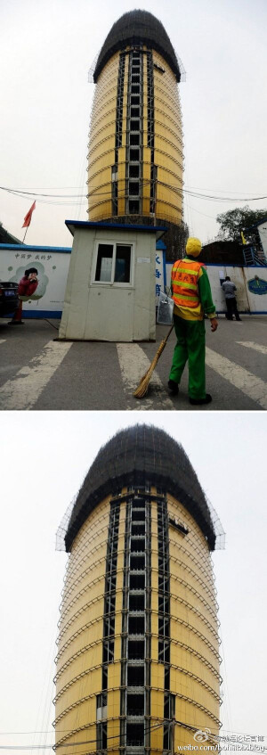 【人---民---日---报新大楼披上“土豪金”】 　10月12日，位于北京CBD的正在建设中的人民日报新大楼一改往日的灰色外观，披上一层“土豪金”，金光灿灿，直插云霄。 各位渤粉有什么要说的？[哈哈]