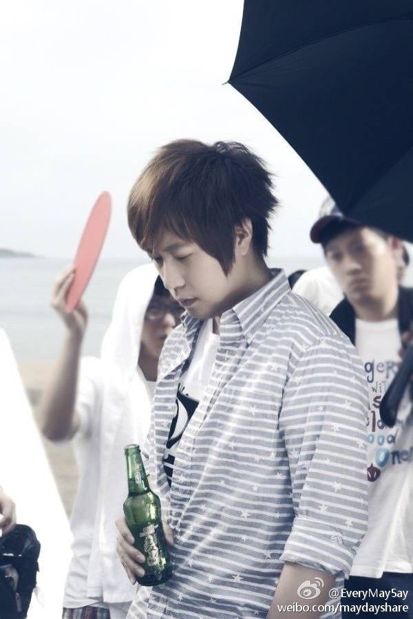 信宏的侧脸美呆了呐！！！