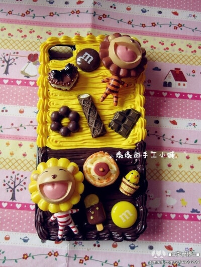 DIY 仿真奶油iphone手机壳。各型号均可订制。http://shop.m.taobao.com/shop/shop_index.htm?shop_id=102952962&amp;sid=bc42406c1bbdb059