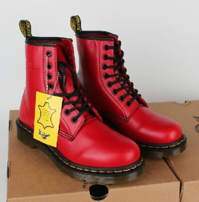 Dr．Martens Punk 朋克红色软皮 马丁靴 http://item.taobao.com/item.htm?id=35362801559