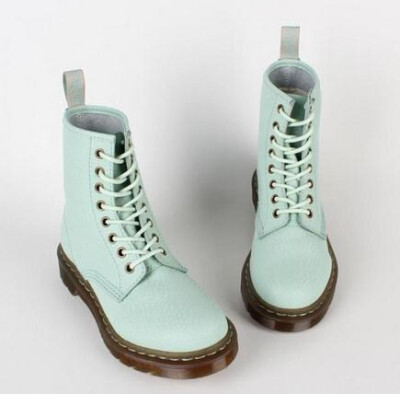 dr martens punk 朋克粉红波点 马丁靴 http://item.taobao.com/item.htm?id=35363359258