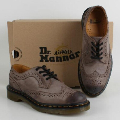 dr martens punk朋克雕花马丁靴 http://item.taobao.com/item.htm?id=35365472004