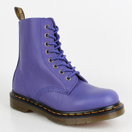 dr martens 朋克米白 天蓝色朋克punk马丁靴 http://item.taobao.com/item.htm?id=27333193000