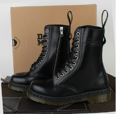 dr.martens2012 联名1490 朋克马丁靴 代购 http://item.taobao.com/item.htm?id=18813493806