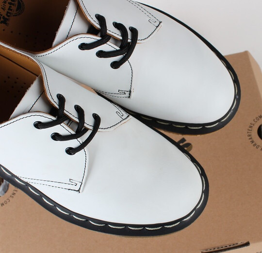 dr.martens1461白色朋克Punk马丁鞋 http://item.taobao.com/item.htm?id=19586762994