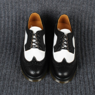 dr.martens雕花款五孔低帮马丁靴 http://item.taobao.com/item.htm?id=21879499013