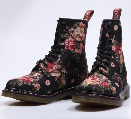 dr.martens 碎花 朋克Punk马丁靴 http://item.taobao.com/item.htm?id=25851628562