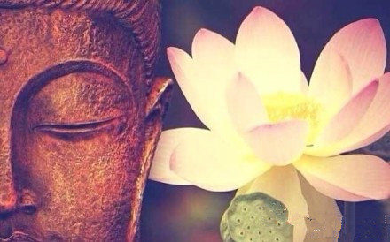 首先,要把自己当成别人,此是"无我"; 再之,要把别人当成自己,这是"