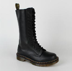 dr.martens黑色 14孔 Punk马丁靴（软皮） http://item.taobao.com/item.htm?spm=a1z10.3.w1017-2386045241.45.2wLpwE&amp;id=35617155467&amp;