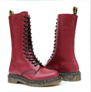 dr.martens 樱桃红 14孔 Punk朋克马丁靴 http://item.taobao.com/item.htm?spm=a1z10.3.w1017-2386045241.57.2wLpwE&amp;id=35615157004&amp;