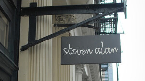 Steven Alan 於 1994 年於曼哈頓 Downtown 開設第一家門市。以最完美襯衫「the perfect shirt」聞名，設計師擁有在美國東西岸成長的不同背景，巧妙地結合東岸貴族學院風及西岸休閒風格融入至他設計的襯衫中。使用的布料為 Steven Alan 獨家手工選棉，質感精良，並以特別的洗滌處理，讓棉質色澤與布紋產生自然微皺的效果。特別的襯衫反車法(Reverse seam)，於側邊、領口，至前釦，讓每一件襯衫獨特完美。設計師 Steven Alan 曾榮獲 2008 美國服裝設計師協會與 GQ 雜誌合辦的最佳服裝設計師大賞提名。