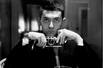 斯坦利 库布里克（Stanley Kubrick，1928年7月26日－1999年3月7日），美国的电影导演。他在完成他的最后一部作品《大开眼戒》四天之后去世。著名作品《奇爱博士》《2001太空漫游》《发条橙》《闪灵》等都是电影史上…