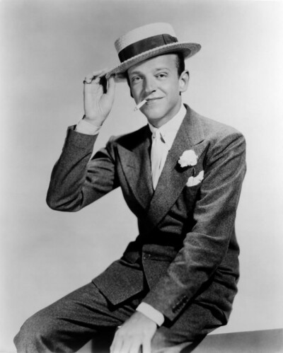 弗雷德 阿斯坦（英语：Fred Astaire，1899年5月10日－1987年6月22日1），又译作佛雷·亚斯坦，本名菲德利克·奥斯特利兹( Frederick Austerlitz）美国电影演员、舞者、舞台剧演员、编舞家与歌手。他在舞台与大银幕上的…