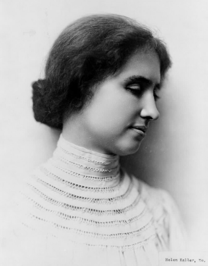 海伦 凯勒（Helen Keller 1880年6月27日-1968年6月1日)，19世纪美国盲聋女作家、教育家、慈善家、社会活动家。她以自强不息的顽强毅力，在安妮.莎莉文老师的帮助下，掌握了英、法、德等五国语言。完成了她的一系列著作，并致力于为残疾人造福，建立慈善机构，被美国《时代周刊》评为美国十大英雄偶像，荣获“总统自由勋章”等奖项。