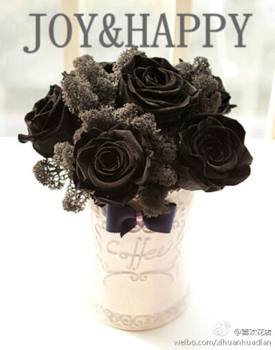 不只是万圣节的礼物，黑色鹿角苔藓和永生黑色玫瑰搭配coffee罐花瓶，惊艳的超酷花色，永恒黑色之美。超长保存2~3年，献给酷到不能言语的你们！