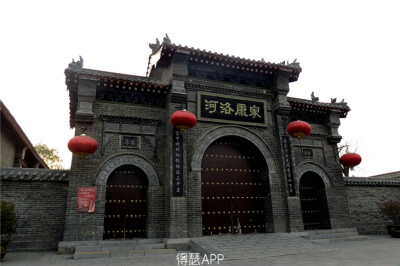 10.康百万庄园 庄园始建于清朝，康家已经是富甲一方。1900年，八国联军入侵北京。慈禧太后被迫携光绪皇帝和一小股军队逃离首都。1901年，他们一行逃至巩义市。在这危难之际，康家掌柜康英奎雪中送炭，向慈禧太后一行…